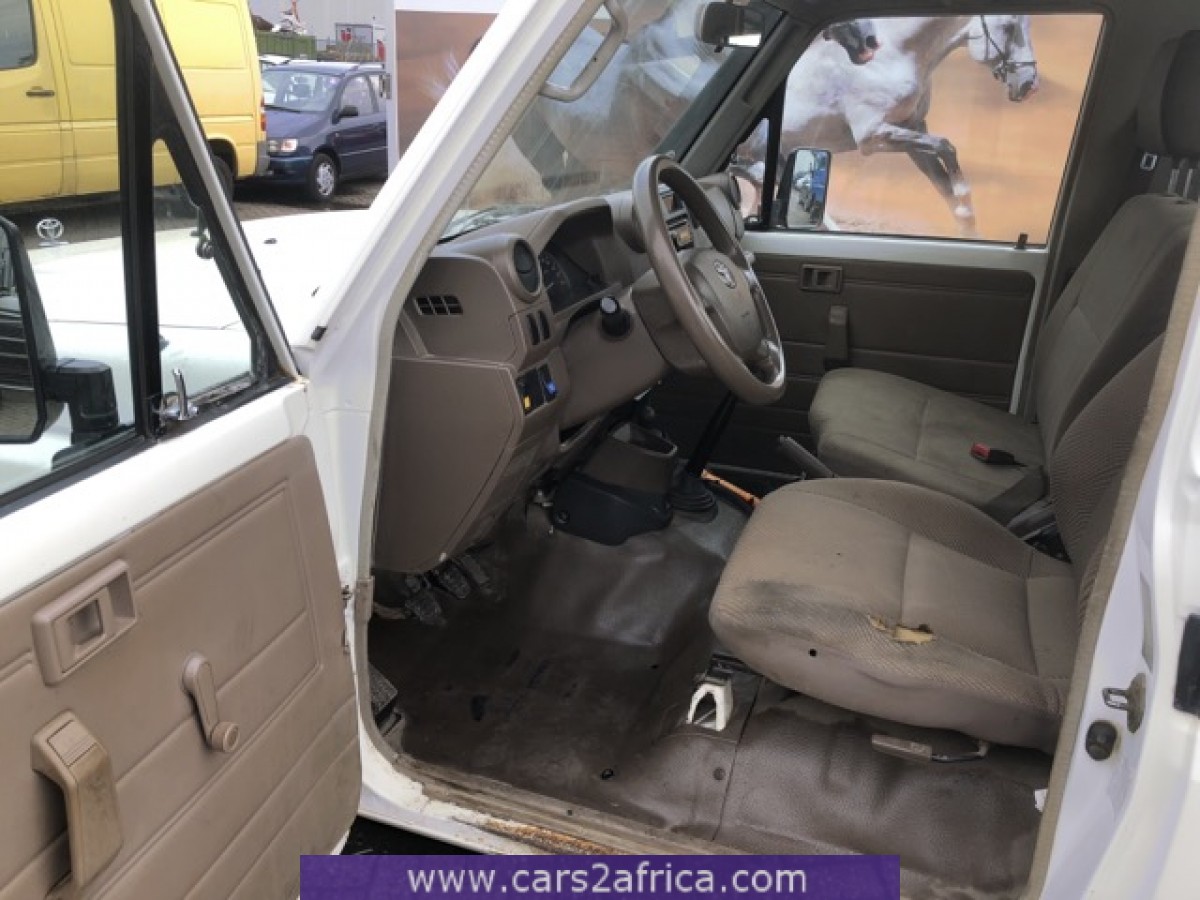 TOYOTA Landcruiser 79 HZJ 4.2 D #66165 - used, available from stock