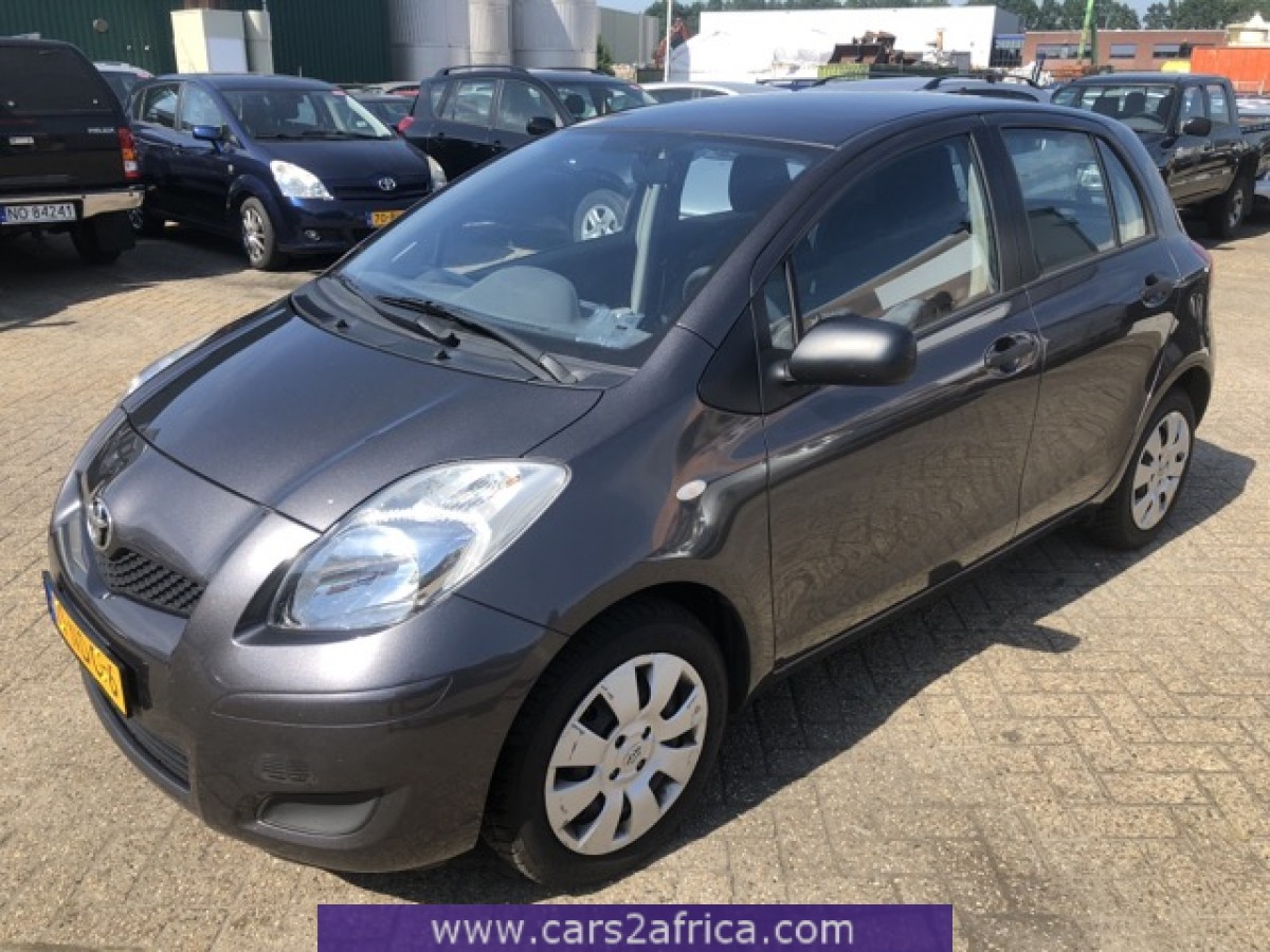 TOYOTA Yaris 1.3 66468 used, available from stock