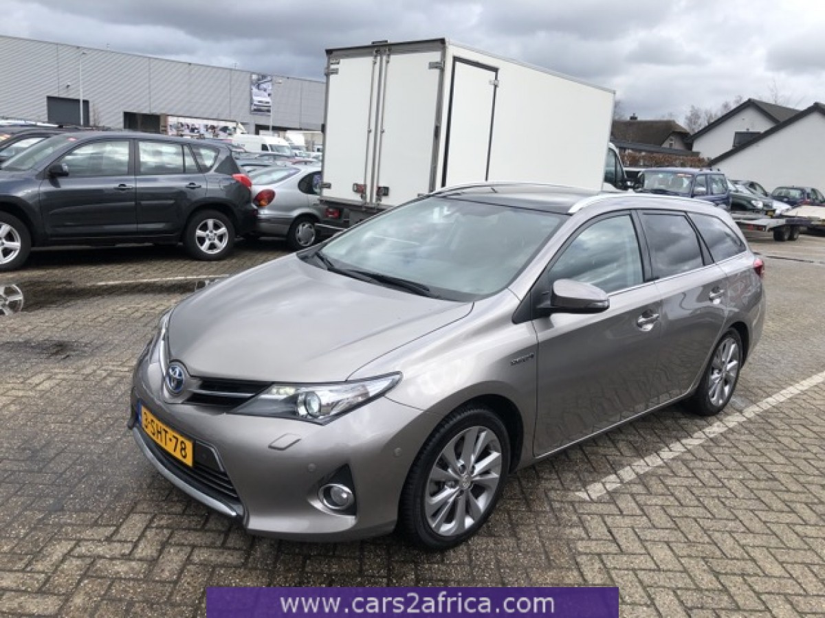 TOYOTA Auris 1.8 HSD 67518 used, available from stock