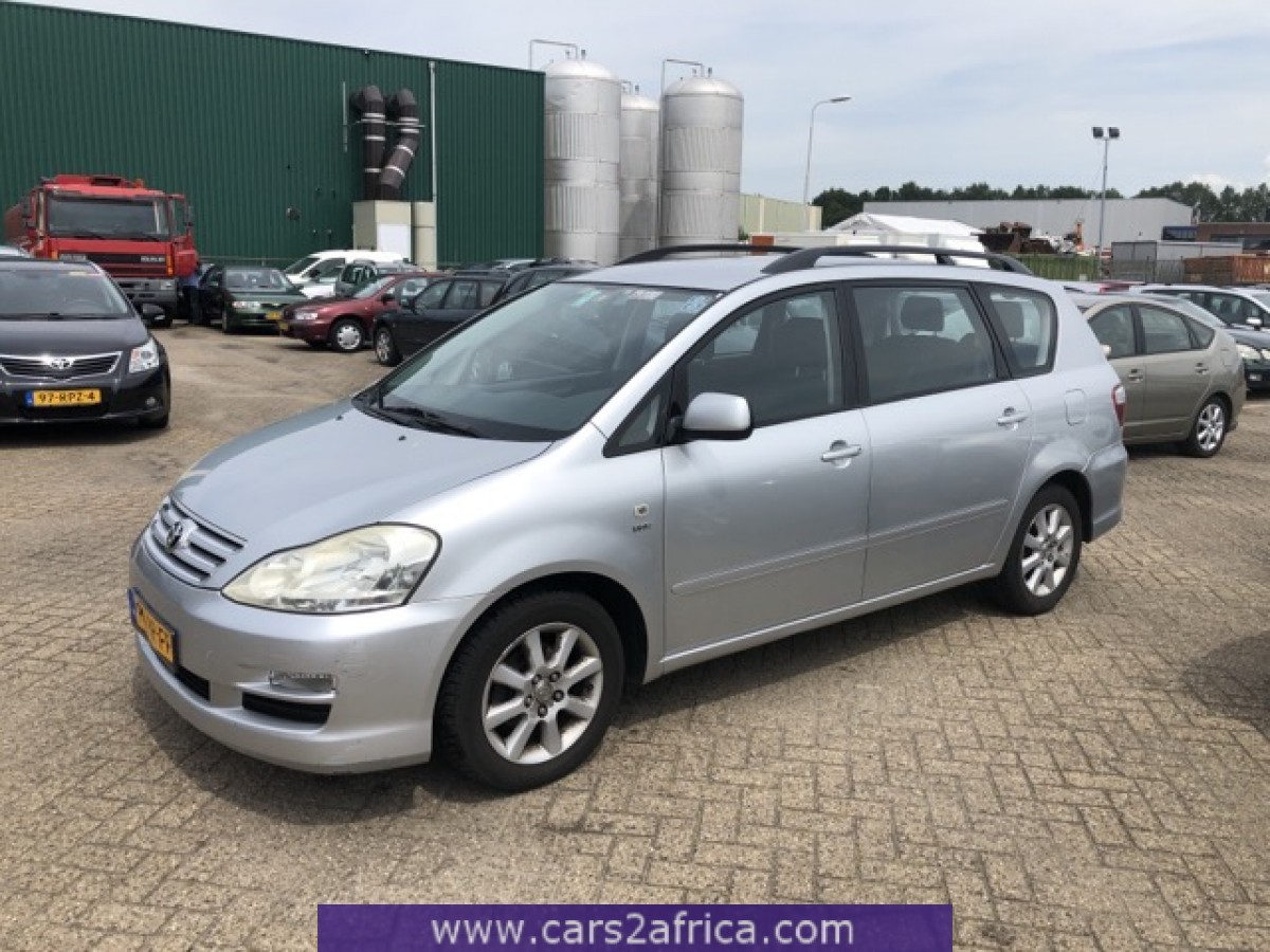 TOYOTA Avensis Verso 2.0 67933 used, available from stock