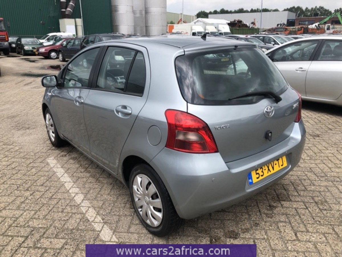 TOYOTA Yaris 1.3 67948 used, available from stock