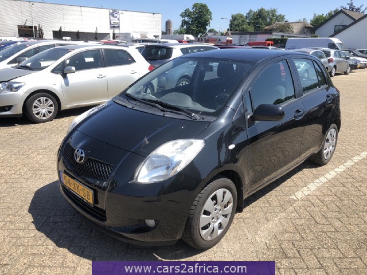 TOYOTA Yaris 1.3 67985 used, available from stock