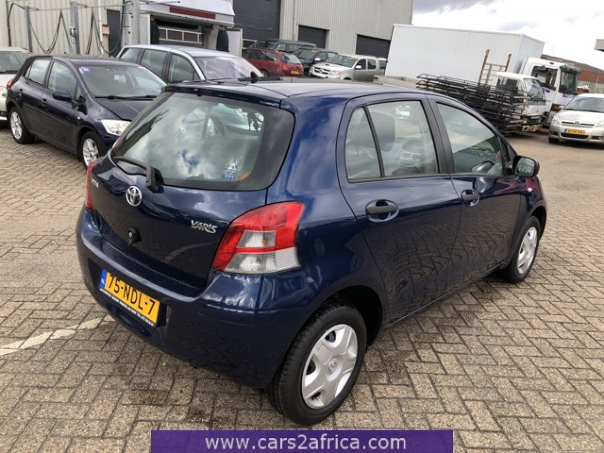 TOYOTA Yaris 1.0 69639 used, available from stock